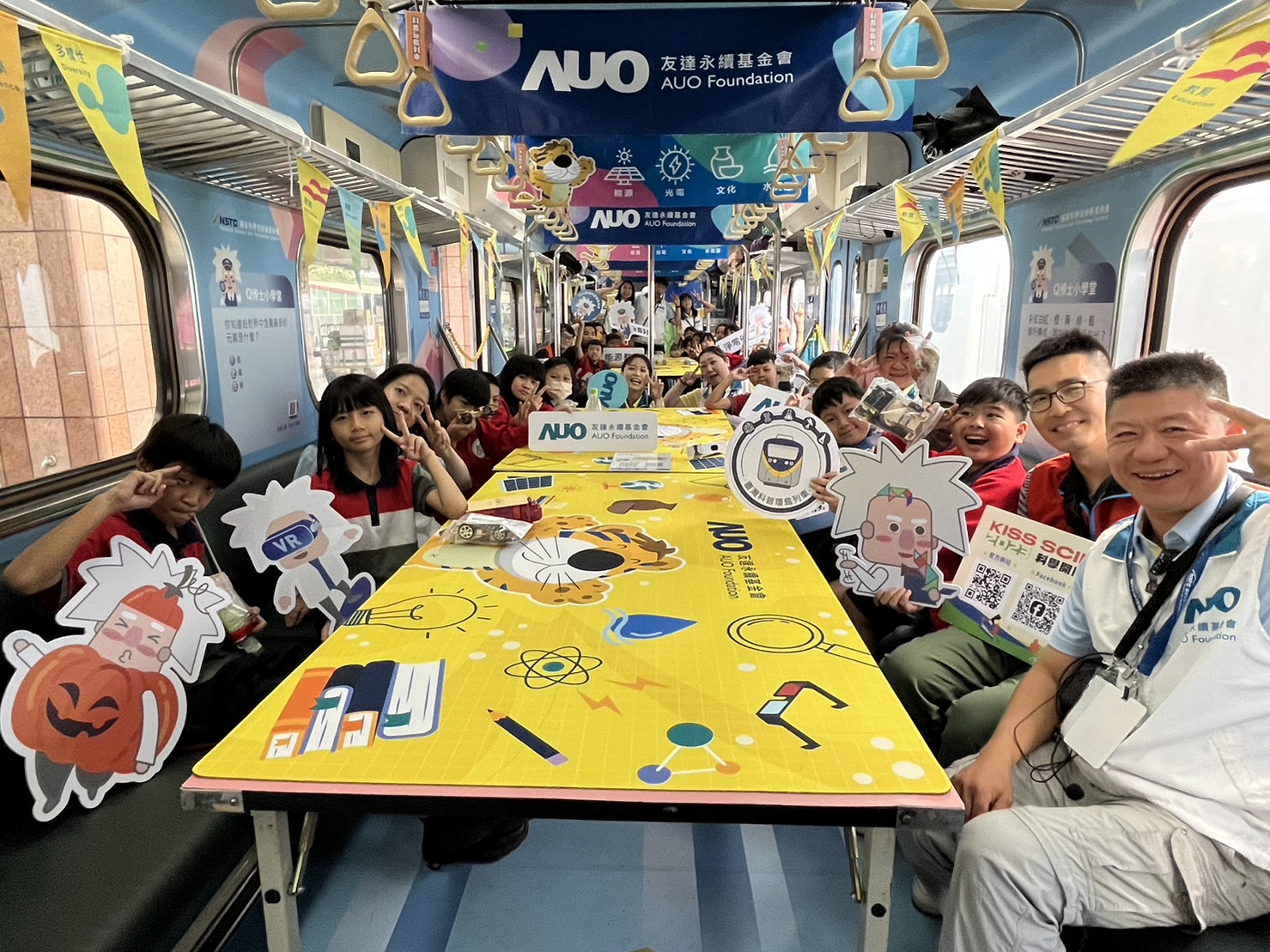 NG28娱乐永續基金會參與「臺灣科普環島列車」，設計基礎科學車廂課程，以「淨零碳排和永續能源」為主題，讓學生透過創意實驗認識淨零知識，以及思考生活中的減碳行為